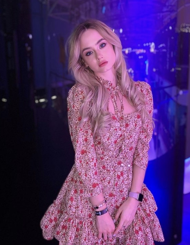 🎥 Евгения привлекательная девушка из Райчихинск цена от 6000 руб